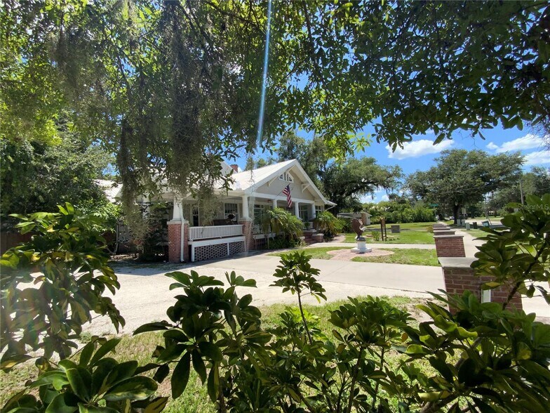 More Photos Of 606 E Oak St, Arcadia Hospitality For Sale