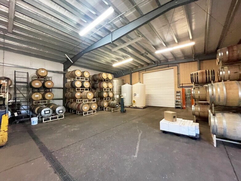 More Photos Of 27012 Briggs Hill Rd, Eugene Winery Vineyard For Sale