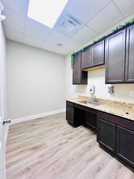 More Photos Of 25145 Star Lane, Katy Medical For Lease