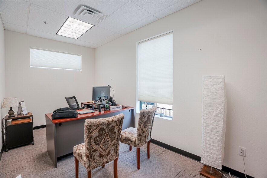 More Photos Of 3207 Lakeside Vlg, Prescott Office For Sale