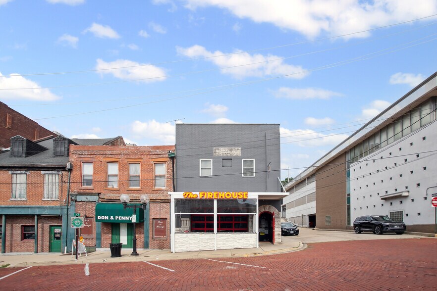 More Photos Of 314 State St, Alton Restaurant For Sale