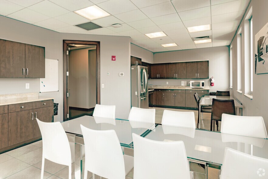 More Photos Of 8230 210th St S, Boca Raton Coworking Space