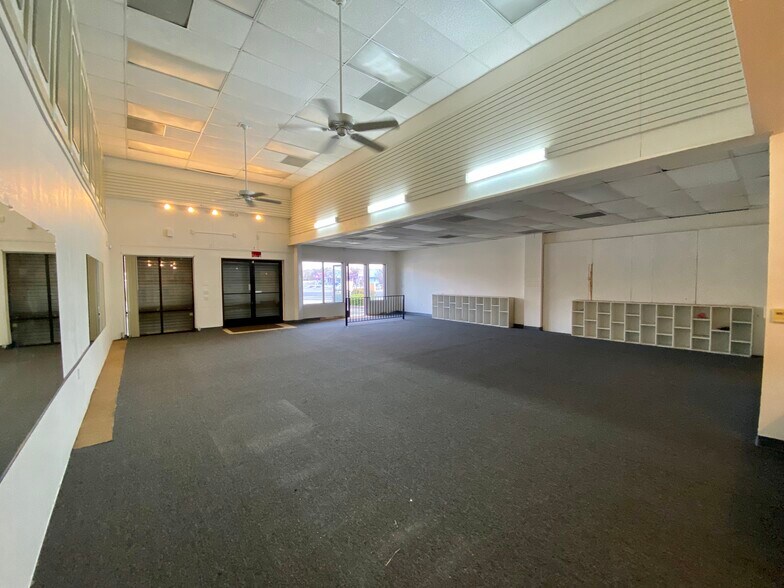 More Photos Of 8807 Thornton Rd, Stockton Storefront Retail Office For Lease