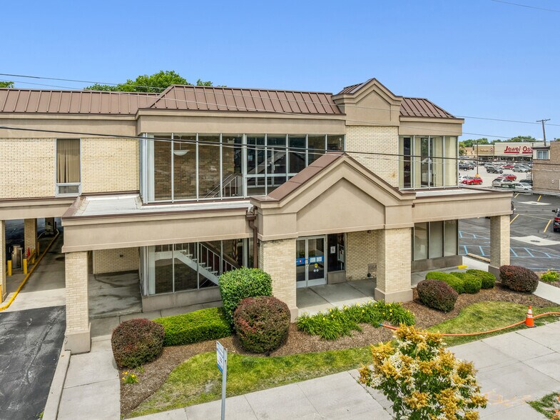 More Photos Of 10500 W Cermak Rd, Westchester Bank For Sale