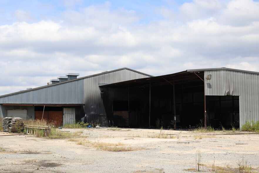 More Photos Of 2-4 N Gill St, Hazlehurst Manufacturing For Lease