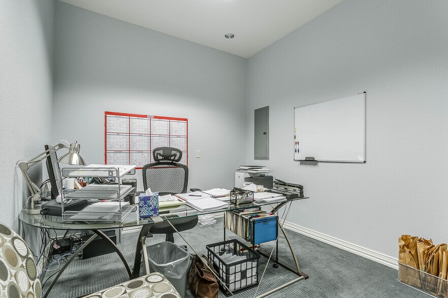 More Photos Of 7633 Bellaire Dr S, Fort Worth Medical For Sale