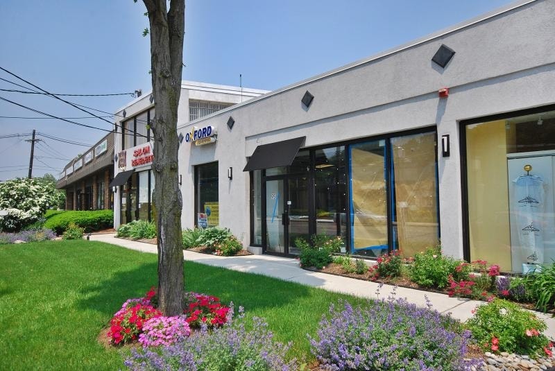 More Photos Of 95-97 S Livingston Ave, Livingston Storefront For Lease