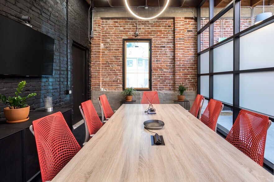More Photos Of 2421 17th St, Sacramento Office Residential For Lease