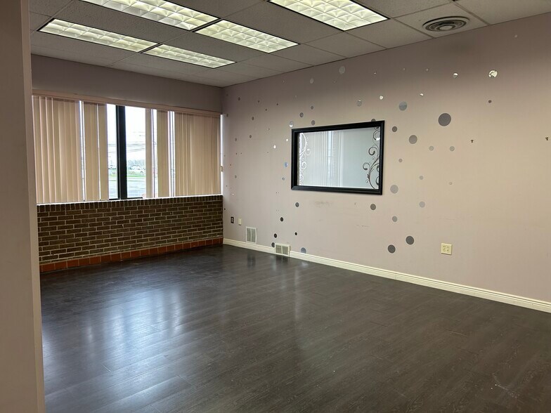 More Photos Of 10158 Niagara Falls Blvd, Niagara Falls Storefront Retail Office For Sale