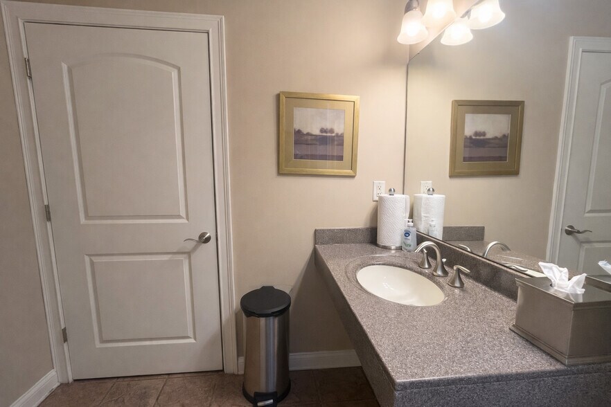 More Photos Of 8241 Cornell Rd, Cincinnati Office For Sale