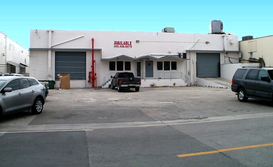 More Photos Of 670 W 20th St, Hialeah Warehouse For Lease