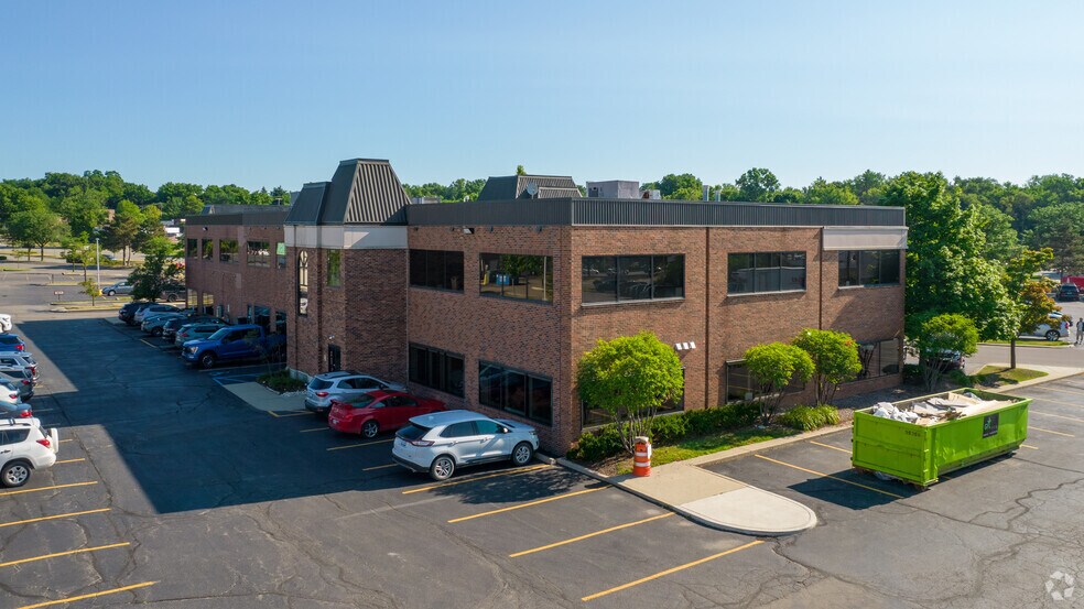 More Photos Of 43097 Woodward Ave, Bloomfield Hills Medical For Lease