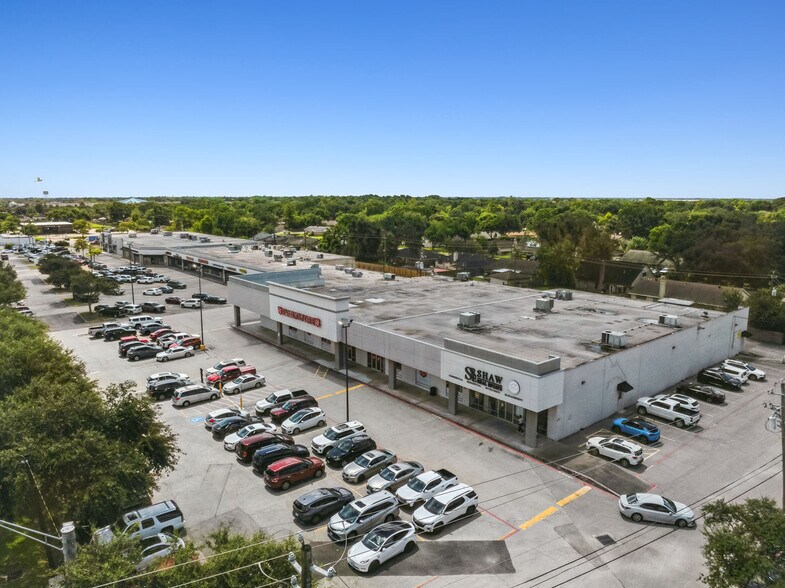 More Photos Of 3216-3254 E Broadway St, Pearland Unknown For Lease