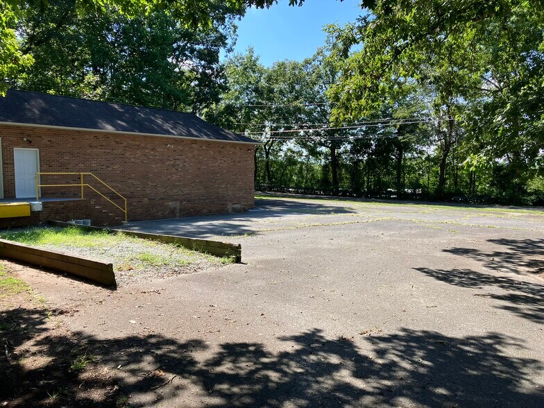 More Photos Of 151 Lee St, Forest City Light Distribution For Lease