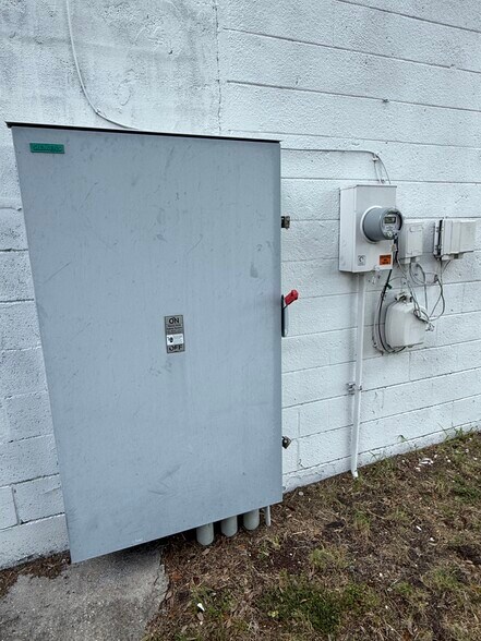 More Photos Of 2610 Orange Ave, Fort Pierce Warehouse For Lease