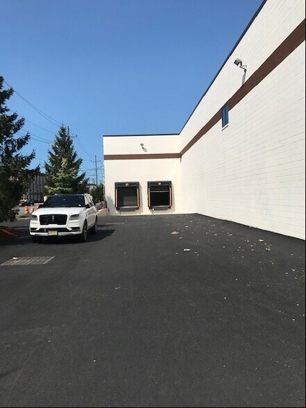 More Photos Of 356-362 Getty Ave, Clifton Warehouse For Lease