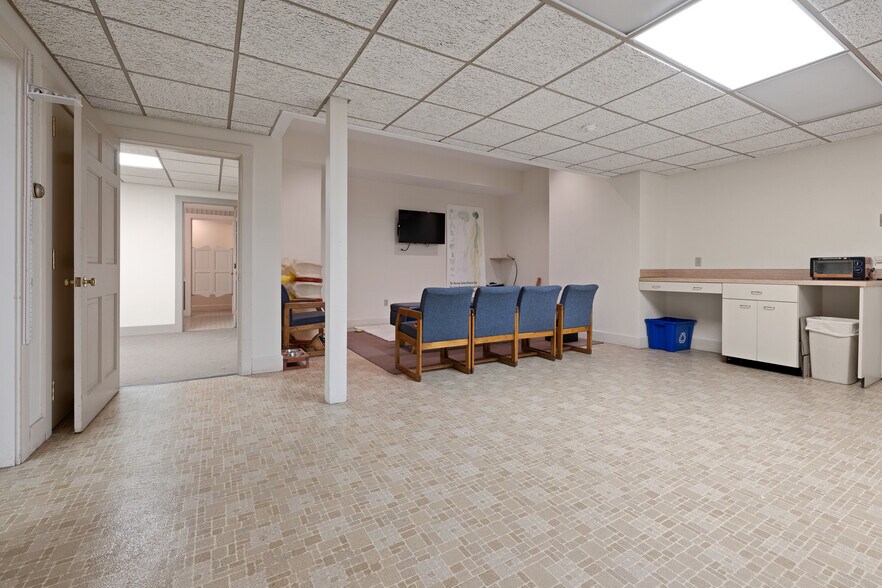 More Photos Of 68 Lyme Rd, Hanover Office Residential For Sale