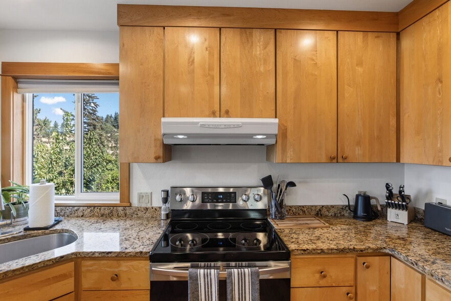 More Photos Of 407 Huskey Rd, Mosier Specialty For Sale