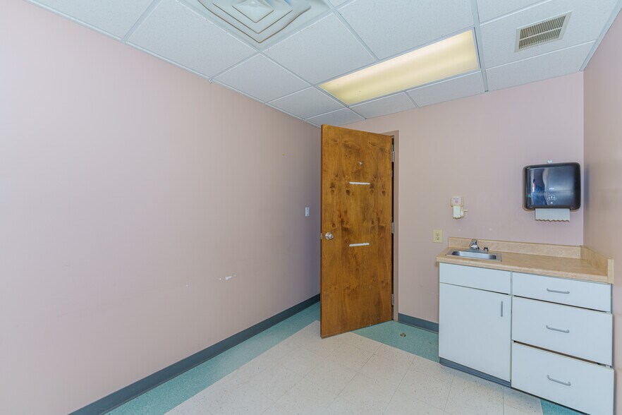 More Photos Of 961-963 State Route 146, Clifton Park Medical For Lease
