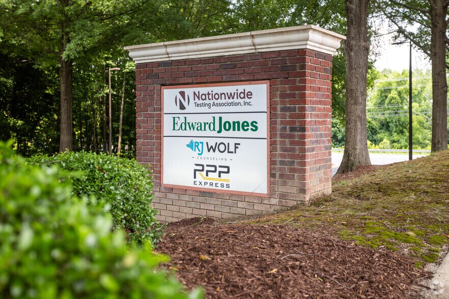 More Photos Of 109 Professional Park Dr, Mooresville Office For Lease