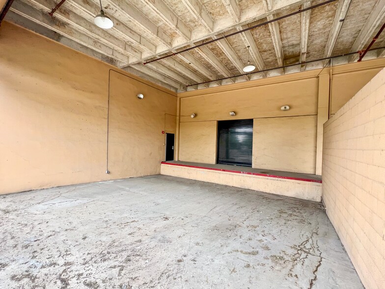 More Photos Of 711 Culebra Rd, San Antonio Distribution For Lease