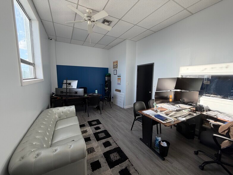 More Photos Of 32-36 Gazza Blvd, Farmingdale Manufacturing For Lease