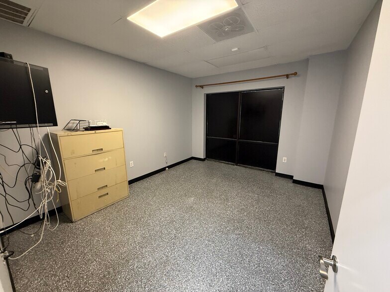 More Photos Of 1129 Corporation Pky, Raleigh Showroom For Lease