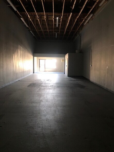 More Photos Of 1001-1025 W Foothill Blvd, Azusa Warehouse For Lease