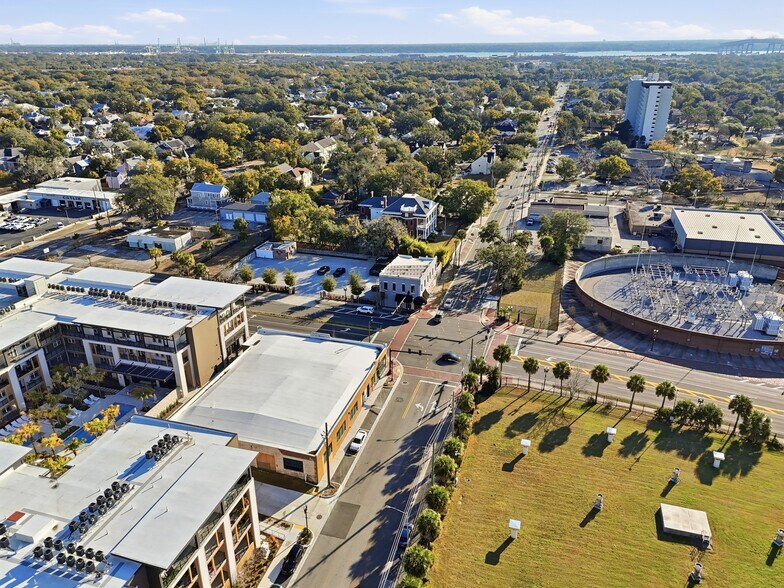 More Photos Of 1100 N Main St, Jacksonville Freestanding For Lease