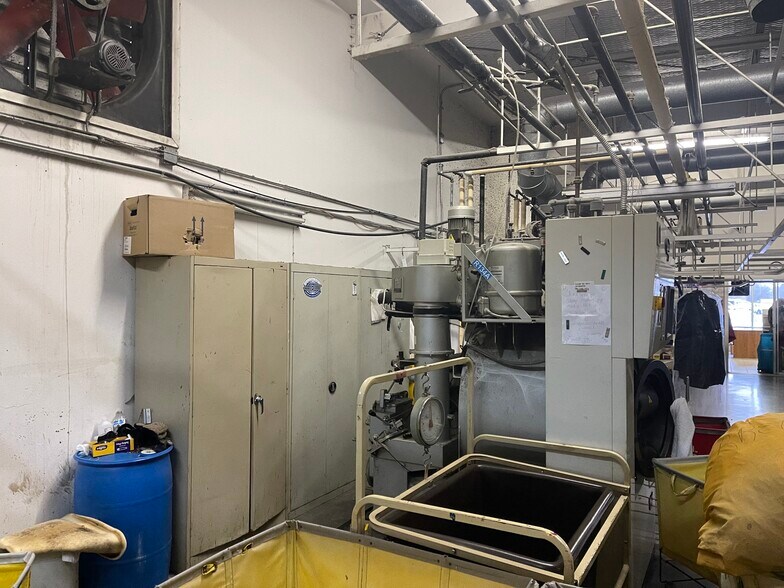 More Photos Of 11609 E Northwest Hwy, Dallas Freestanding For Sale