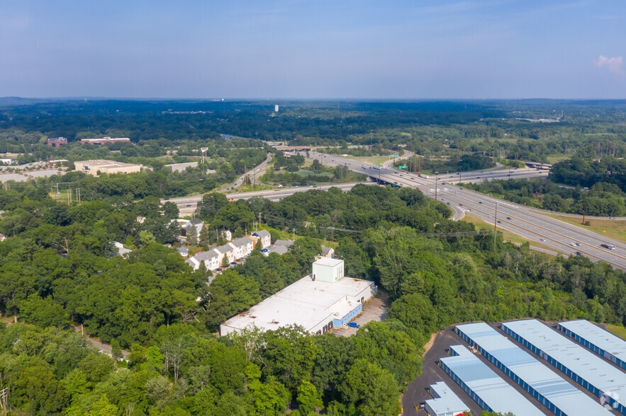 More Photos Of 33 Glen Ave, Chelmsford Warehouse For Lease