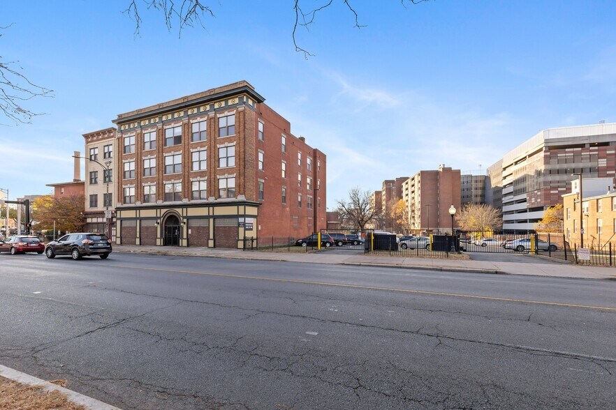 More Photos Of 19-25 Main St, Hartford Office Residential For Sale