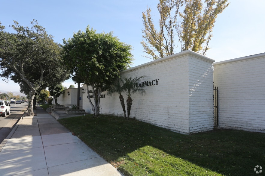 More Photos Of 17400 Irvine Blvd, Tustin Medical For Lease