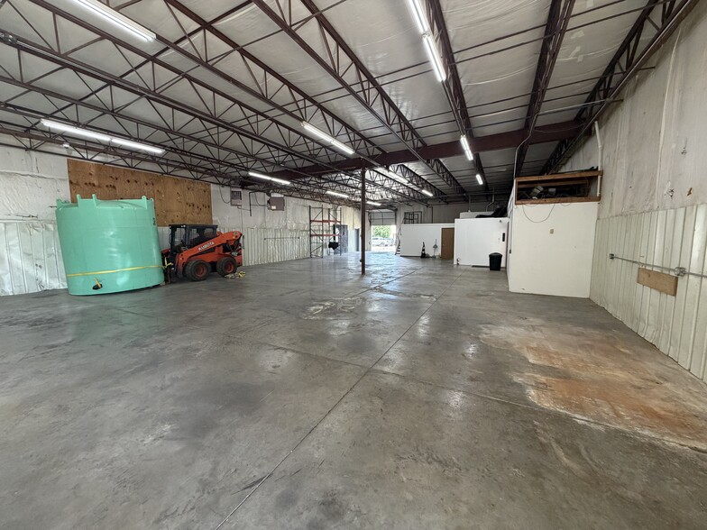 More Photos Of 9026 Sutton Pl, Hamilton Manufacturing For Sale