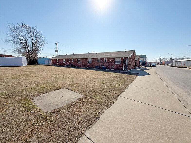 More Photos Of 1832 Cleveland Blvd, Granite City Apartments For Sale