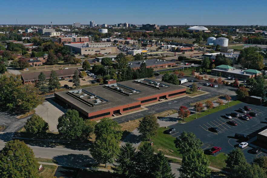 More Photos Of 2110 Fox Dr, Champaign Office For Sale