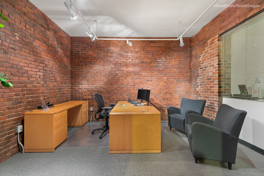 More Photos Of 1325 NW Flanders St, Portland Office For Sale