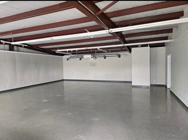 More Photos Of 6705 E US Highway 80, Longview Storefront For Lease