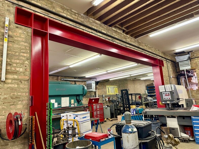 More Photos Of 1908 N Milwaukee Ave, Chicago Manufacturing For Sale