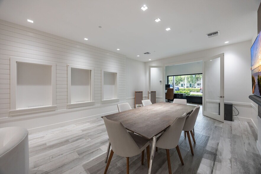 More Photos Of 1011-1065 5th Ave N, Naples Office Residential For Sale