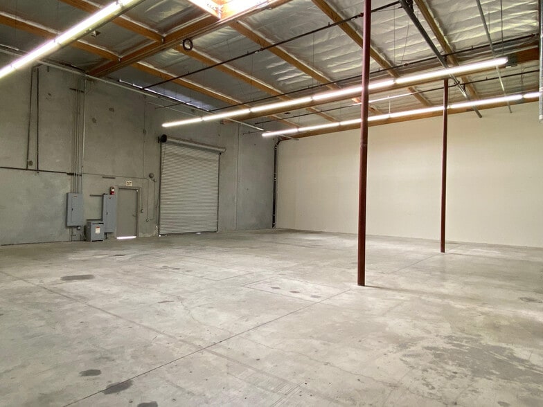 More Photos Of 201 Bernoulli Cir, Oxnard Warehouse For Lease