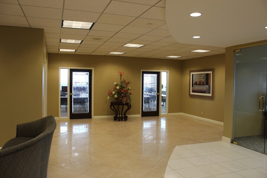 More Photos Of 462 S Fourth St, Louisville Office For Sale