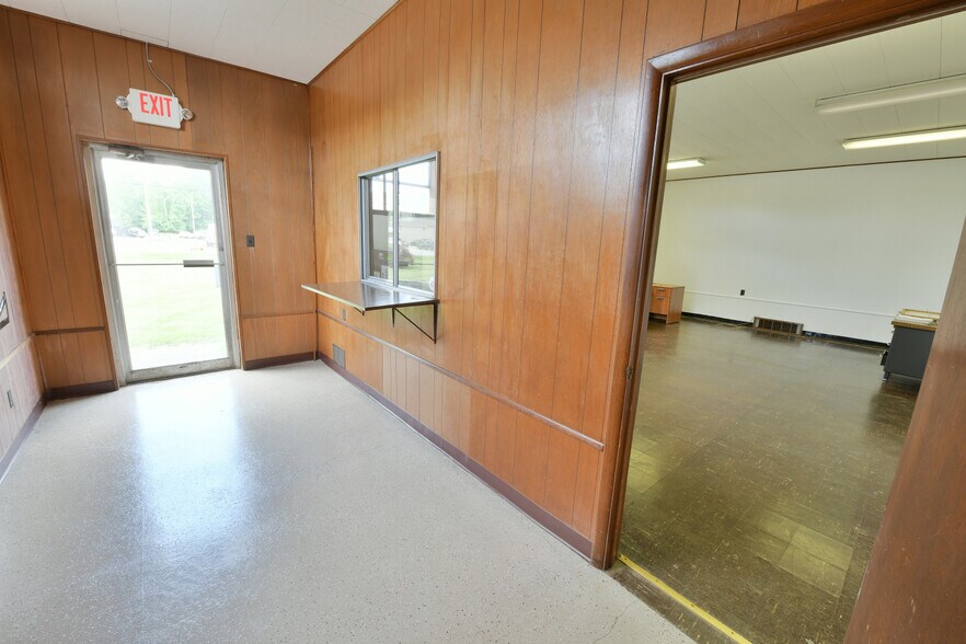More Photos Of 1150-1160 Newark Rd, Zanesville Warehouse For Sale