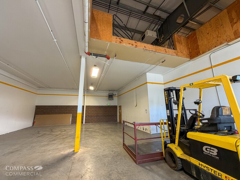 More Photos Of 20802 Sockeye Pl, Bend Industrial For Lease