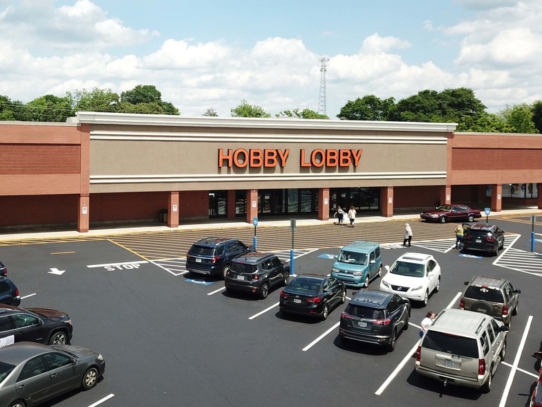 More Photos Of 100 Spalding Square, Griffin Unknown For Lease