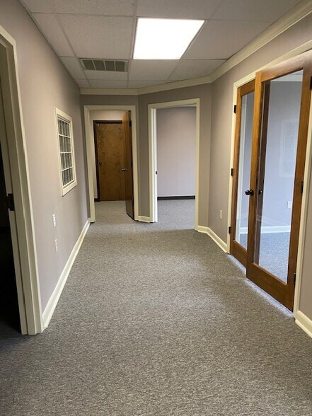More Photos Of 8 Shackleford Plz, Little Rock Office For Lease