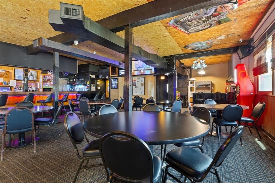 More Photos Of 626 16th Avenue, Council Bluffs General Retail For Sale