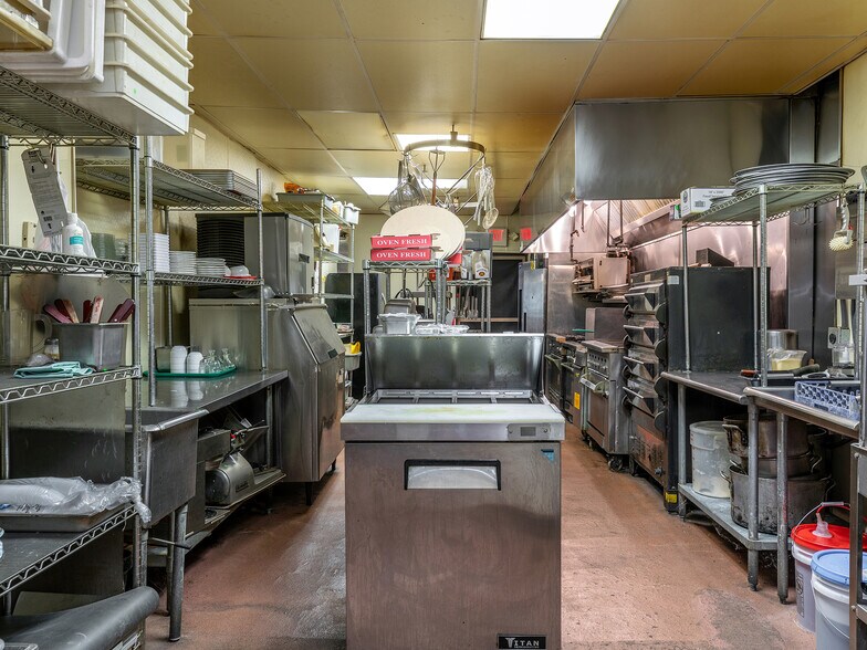 More Photos Of 388 Broad St, Bristol General Retail For Sale