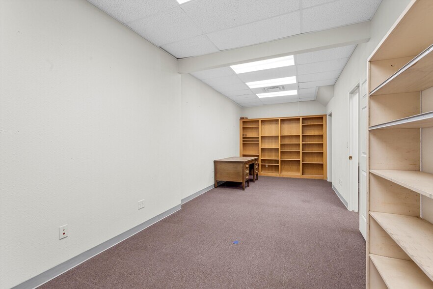 More Photos Of 107 W Main St, Cameron Storefront Retail Office For Lease