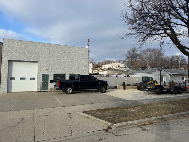 Primary Photo Of 529-535 S 93rd St, Milwaukee Warehouse For Sale